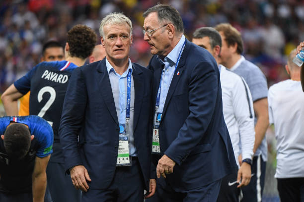 足球开创更 足球开创更